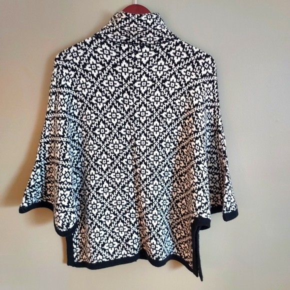 Alpaca Wool Made in Peru Sweater Poncho - Picture 2 of 6